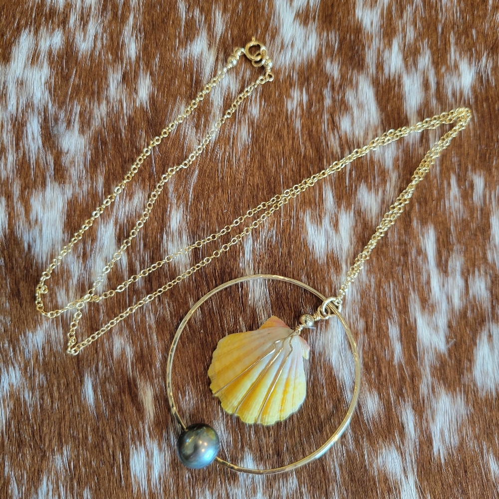 Tahitian Pearl/Sunrise Shell necklace